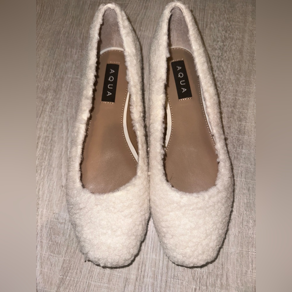 New Aqua flats size 8